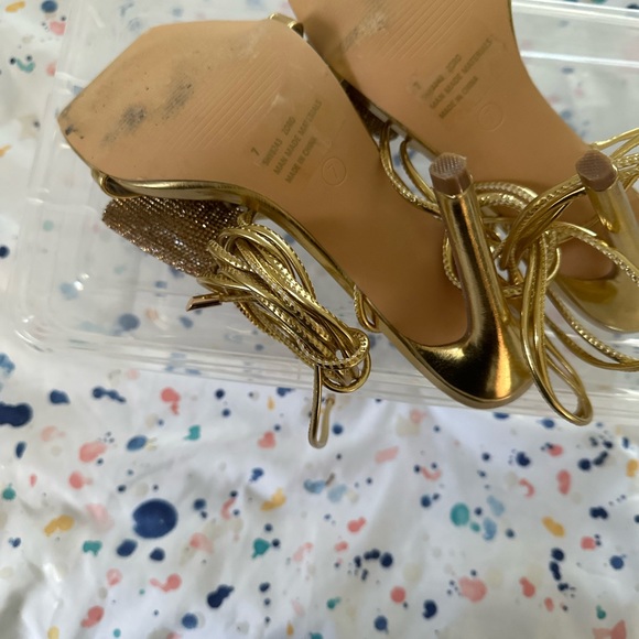 Cute bow tie gold pumps - Picture 2 of 4